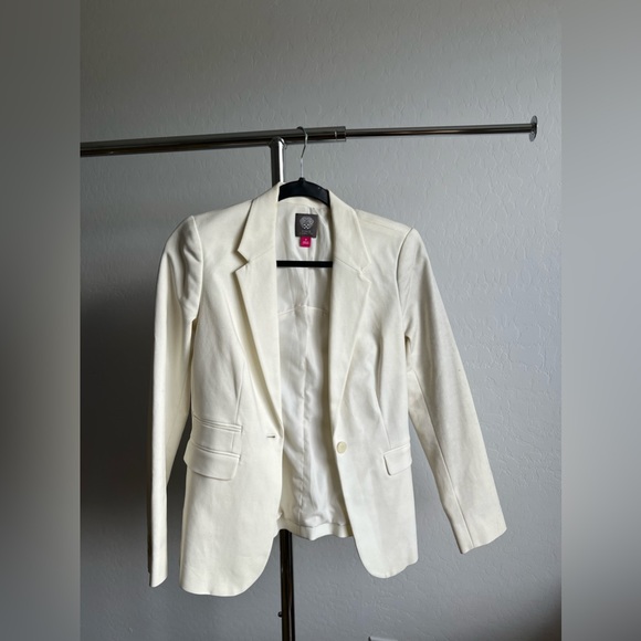 WHITE VINCE CAMUTO BLAZER - Picture 1 of 6